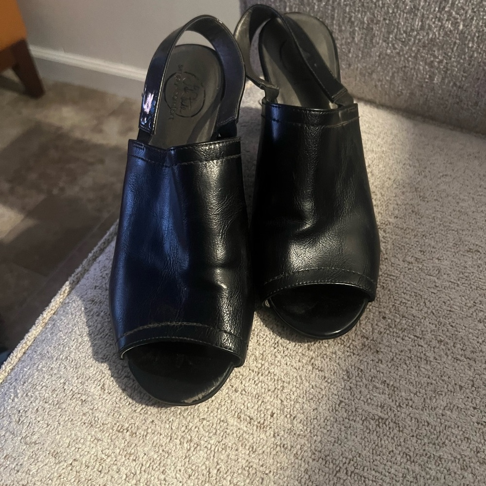 Life Stride Black Open-Toe Mules